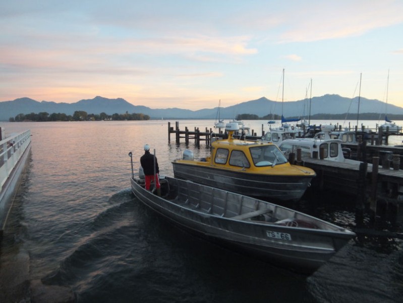 fischerboot mit fraueninsel