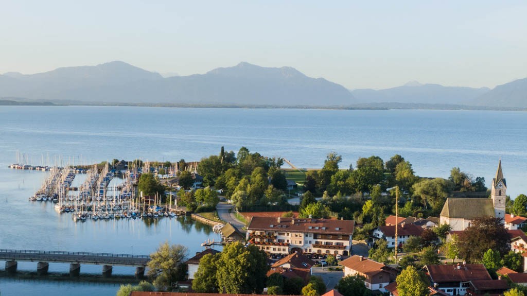 Seehotel Wassermann Chiemsee Vogelperspektive