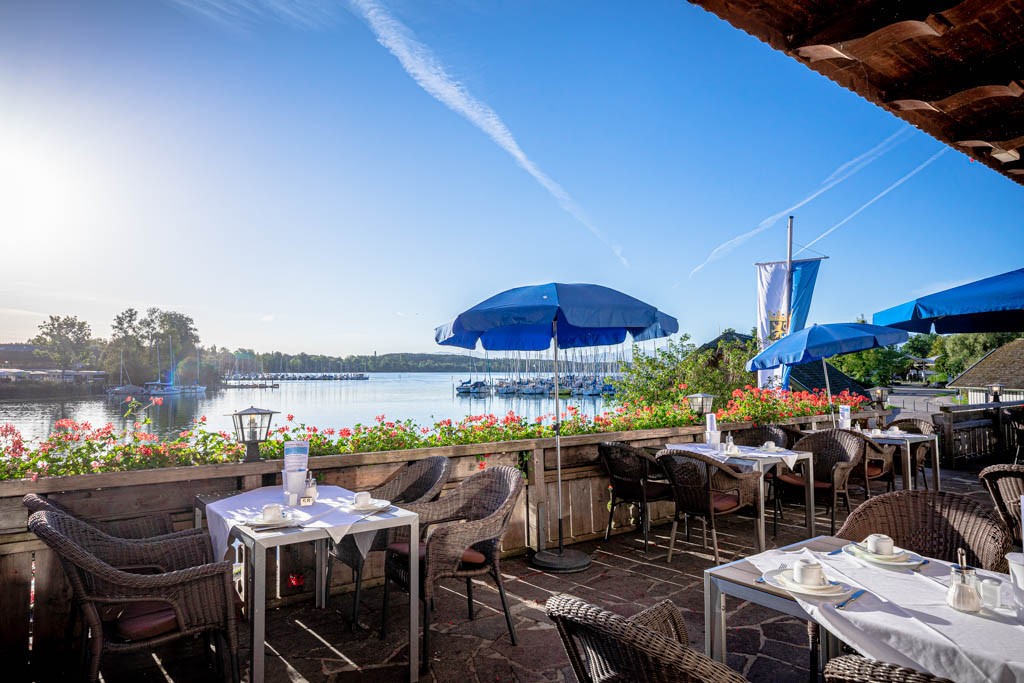 Terrasse am Chiemsee Seehotel Wassermann Chiemsee